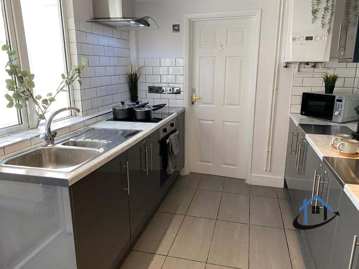 Acaster House, X4 Rooms With En-Suites X1 Room Private Bathroom, Street Parking, Close To Train Station Kettering Exteriör bild