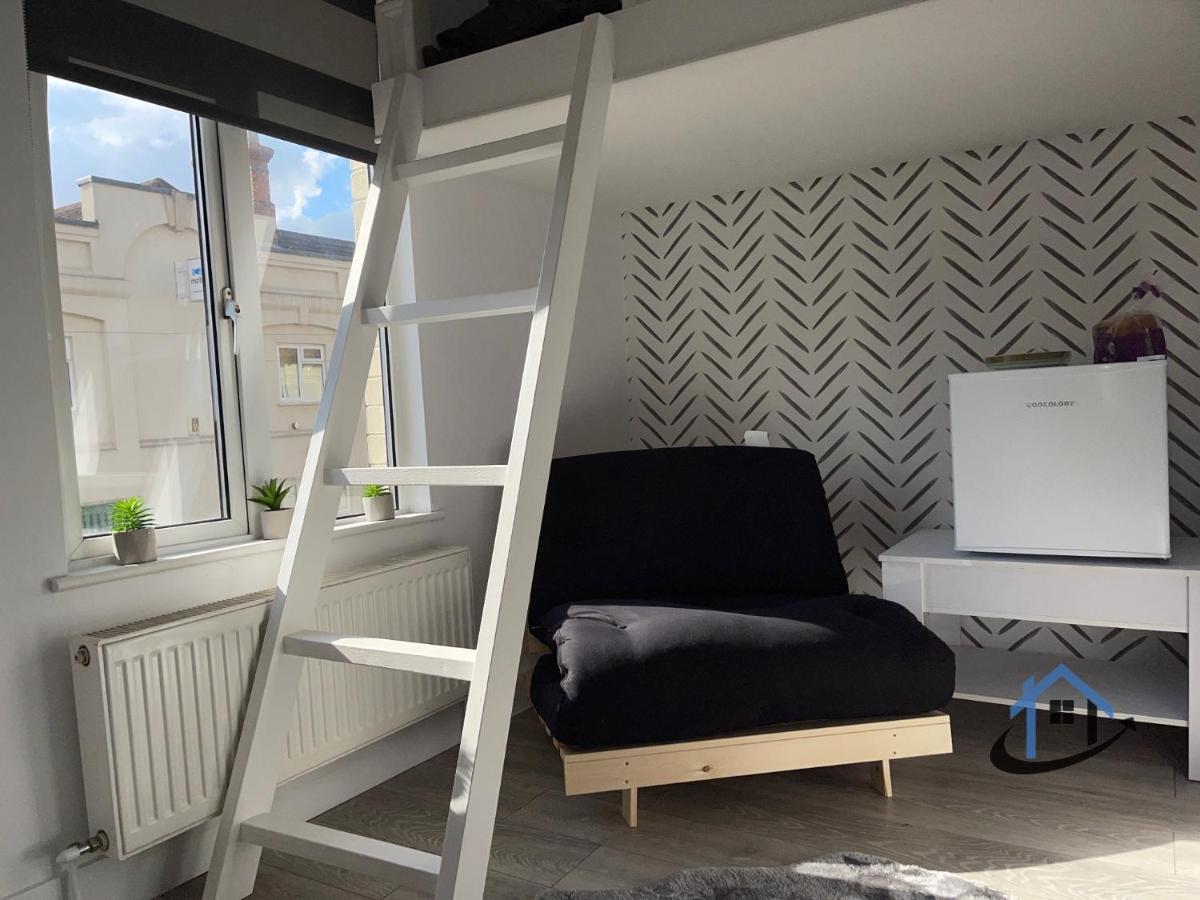 Acaster House, X4 Rooms With En-Suites X1 Room Private Bathroom, Street Parking, Close To Train Station Kettering Exteriör bild