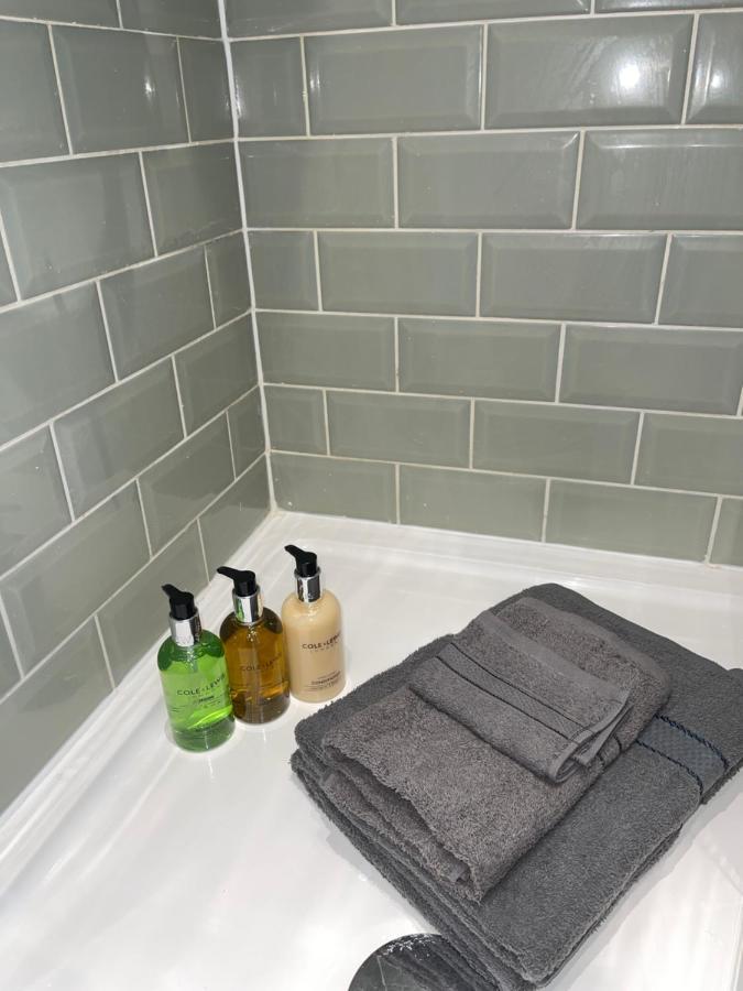 Acaster House, X4 Rooms With En-Suites X1 Room Private Bathroom, Street Parking, Close To Train Station Kettering Exteriör bild