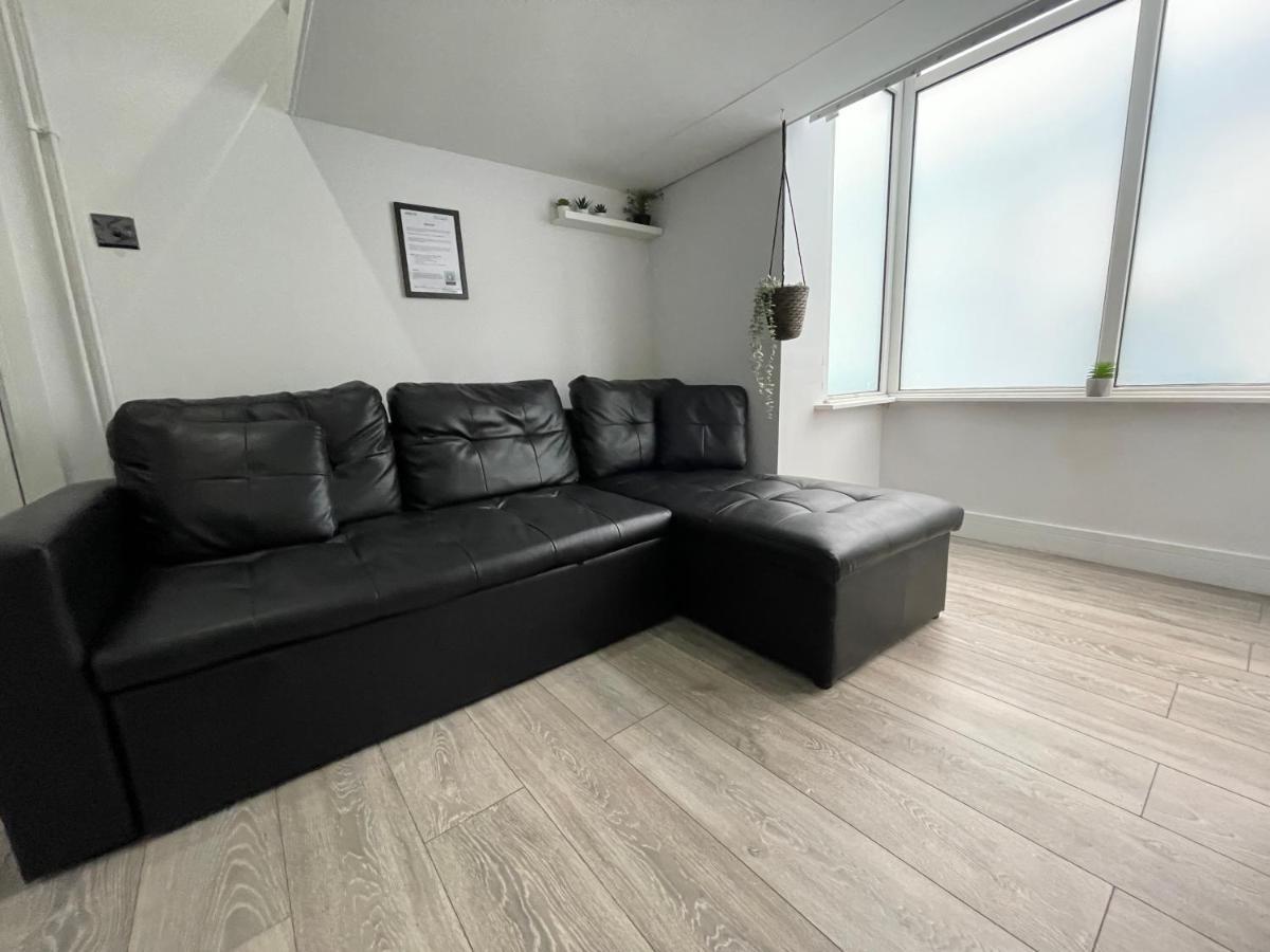 Acaster House, X4 Rooms With En-Suites X1 Room Private Bathroom, Street Parking, Close To Train Station Kettering Exteriör bild