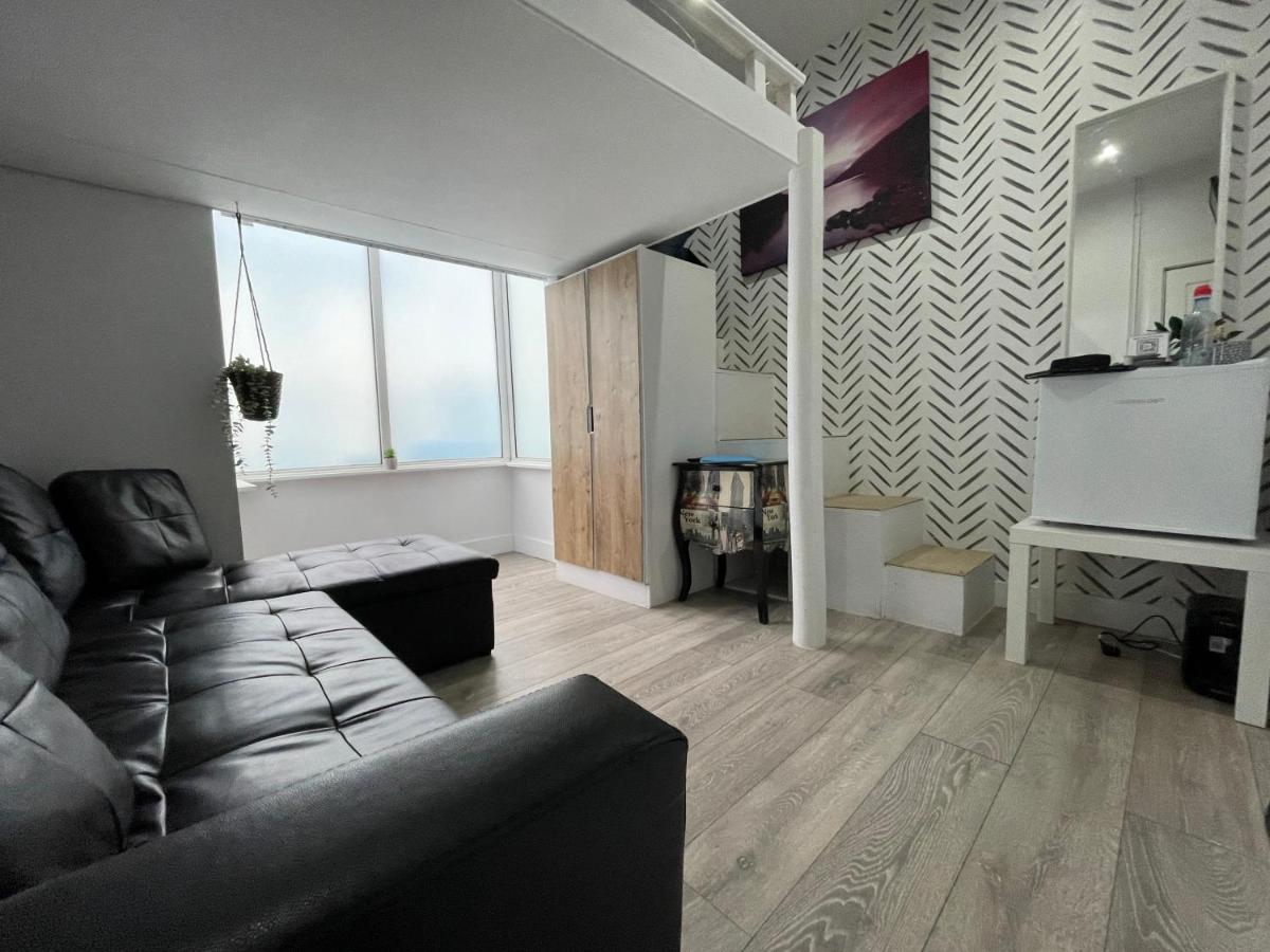 Acaster House, X4 Rooms With En-Suites X1 Room Private Bathroom, Street Parking, Close To Train Station Kettering Exteriör bild